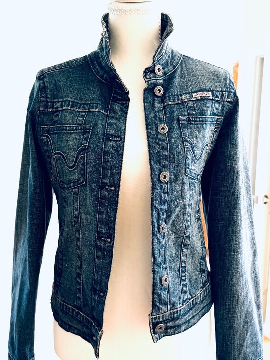 Hydraulic Jackets & Blazers - Lightweight, casual yet classic dark-wash denim jacket- on a fun night out!